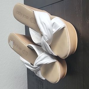 Cathy Jean Platform Sandals - Size 9